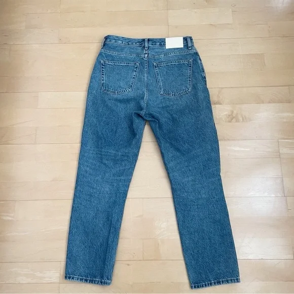 Everlane The 90s Cheeky Jeans Crop Straight Leg
Vintage Blue
Size 26 - Picture 5 of 11